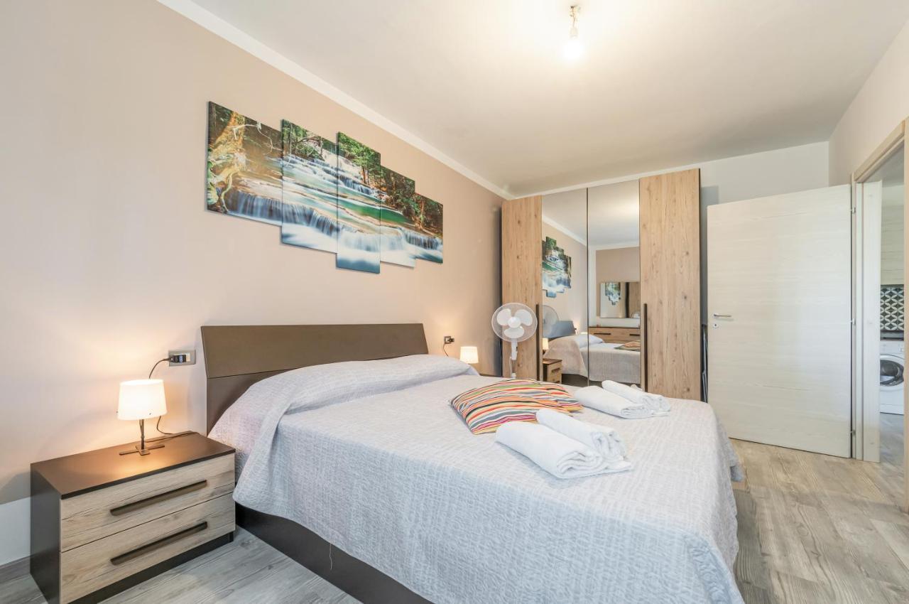 Domus Lucis Apartment Terrace & Private Parking Маринела ди Сарцана Екстериор снимка